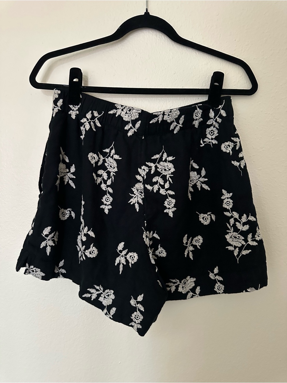 A&F Black Floral Embroidered Women’s Shorts